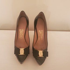 Salvatore Ferragamo Vara Bow Heels
